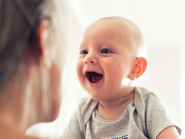 儿童行为心理学：读懂宝宝的肢体语言——解读藏在宝宝微笑中的秘密